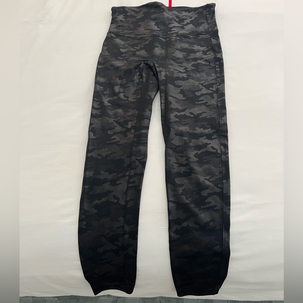 Spanx Black Camo Leggings - SIZE L